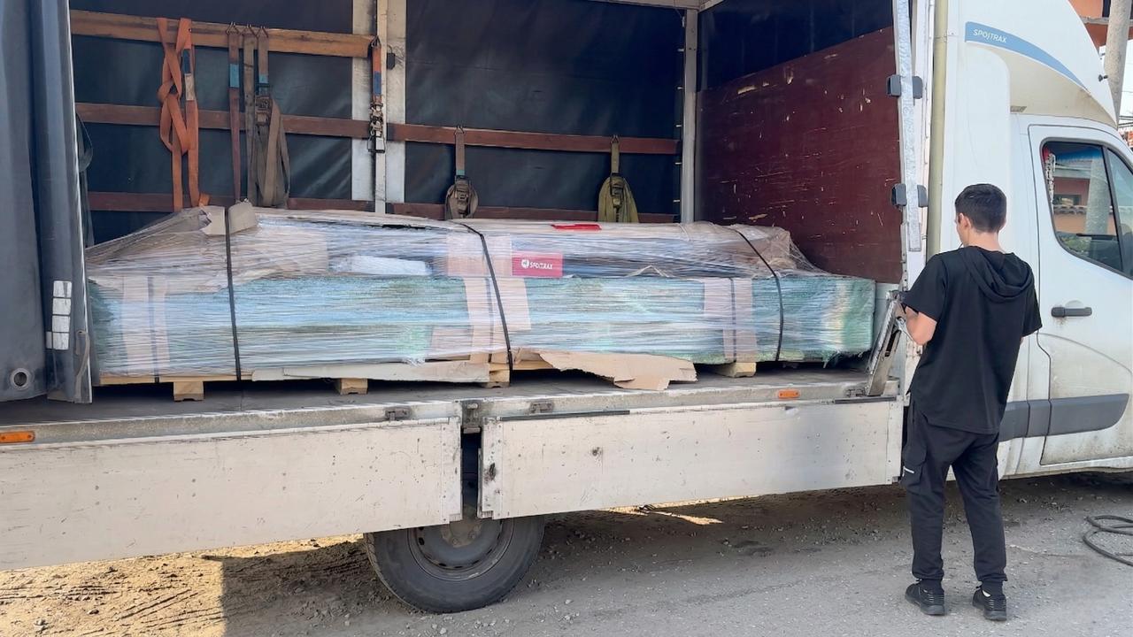 Transport cu utilitară — descărcare manuală